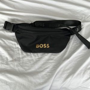 BRAND NEW NEVER BEEN USED BOSS Fanny pack